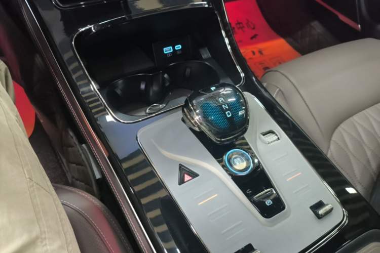 Used BYD Han 2024 DM-i Glory Edition 121KM Prestige Model Gear Lever