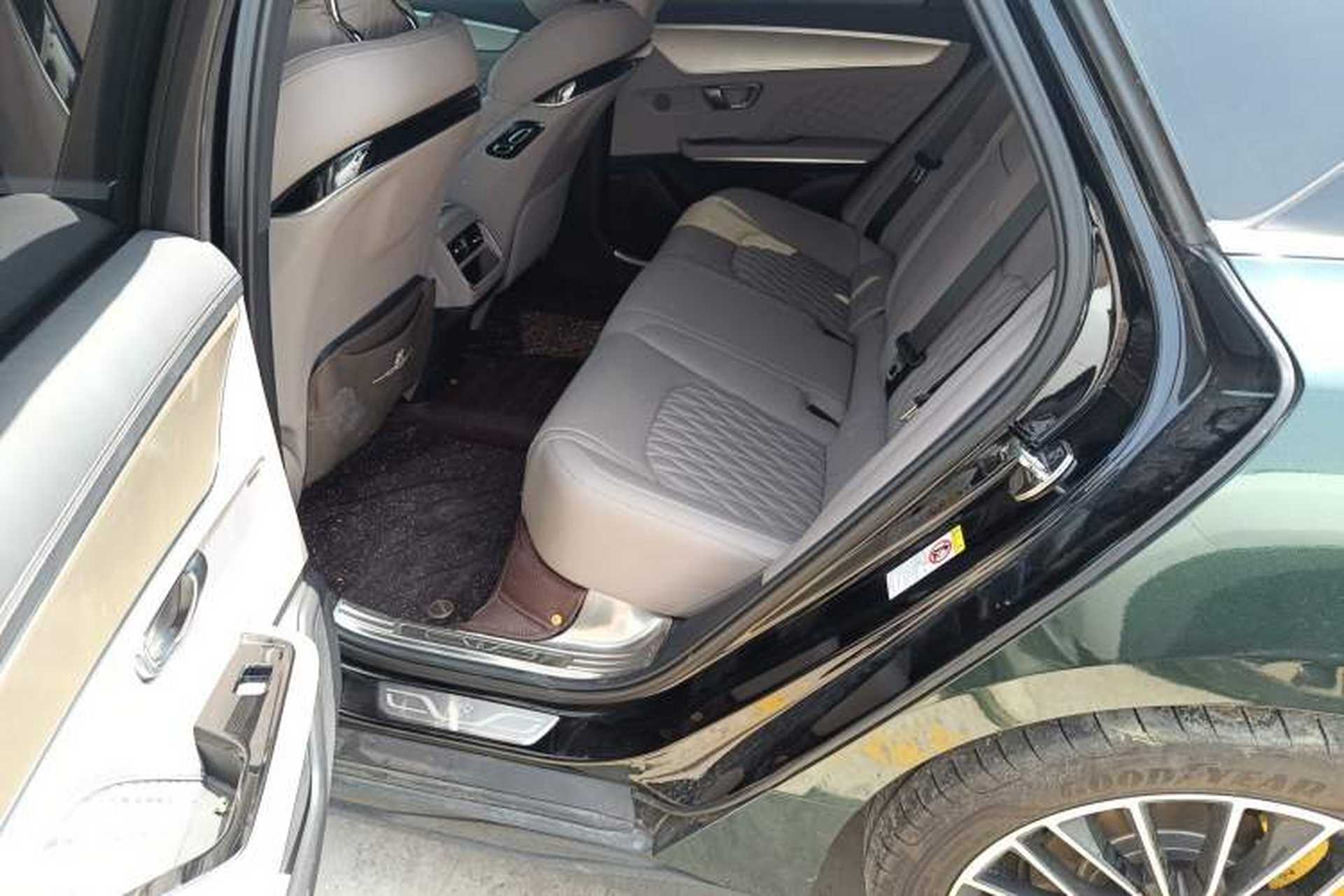 Used BYD Han 2024 DM-i Glory Edition 121KM Prestige Model Interior 4
