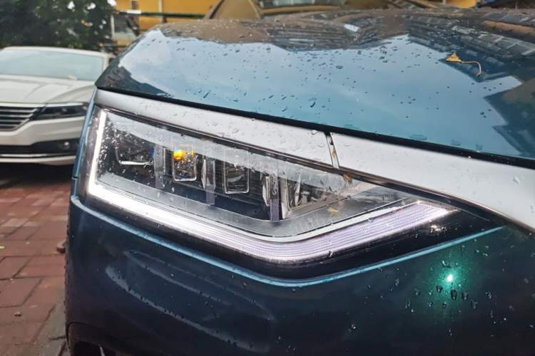 Used BYD Han 2024 DM-i Glory Edition 121KM Prestige Model Right Front Headlight