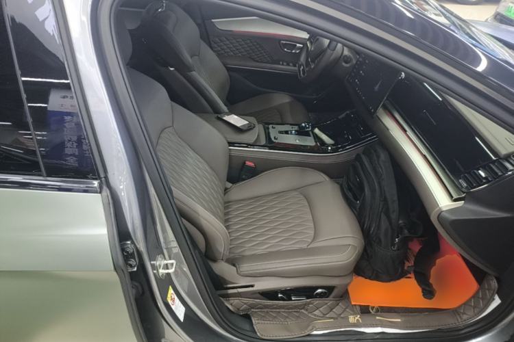 Used BYD Han 2024 DM-i Glory Edition 121KM Prestige Model Right Front Seat