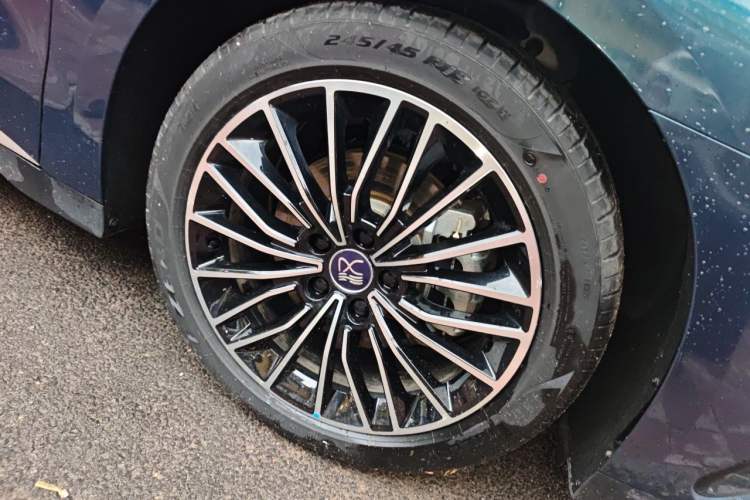 Used BYD Han 2024 DM-i Glory Edition 121KM Prestige Model Right Front Wheel Hub
