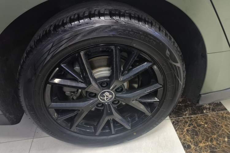 Used BYD Han 2024 DM-i Glory Edition 121KM Prestige Model Right Rear Wheel Hub