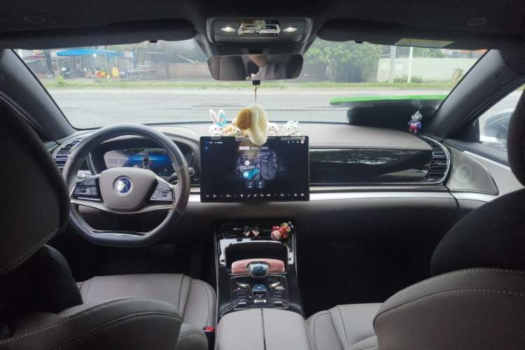 Used BYD Han 2024 DM-i Glory Edition 121KM Prestige Model Center Console