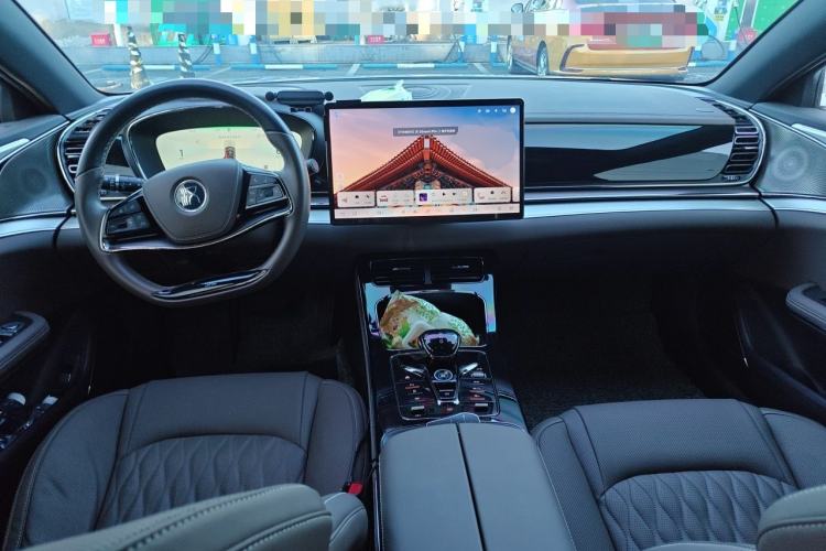 Used BYD Han 2024 DM-i Glory Edition 121KM Elite Model Center Console