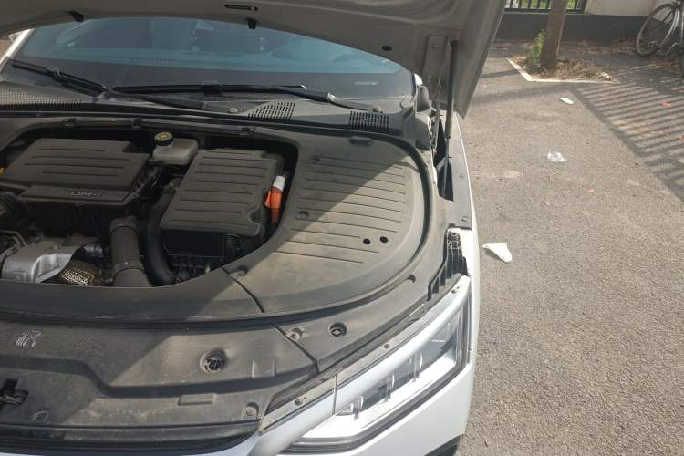 Used BYD Han 2024 DM-i Glory Edition 121KM Prestige Model Engine Bay Left