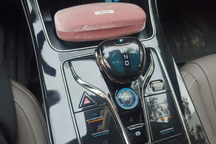 Used BYD Han 2024 DM-i Glory Edition 121KM Prestige Model Gear Lever