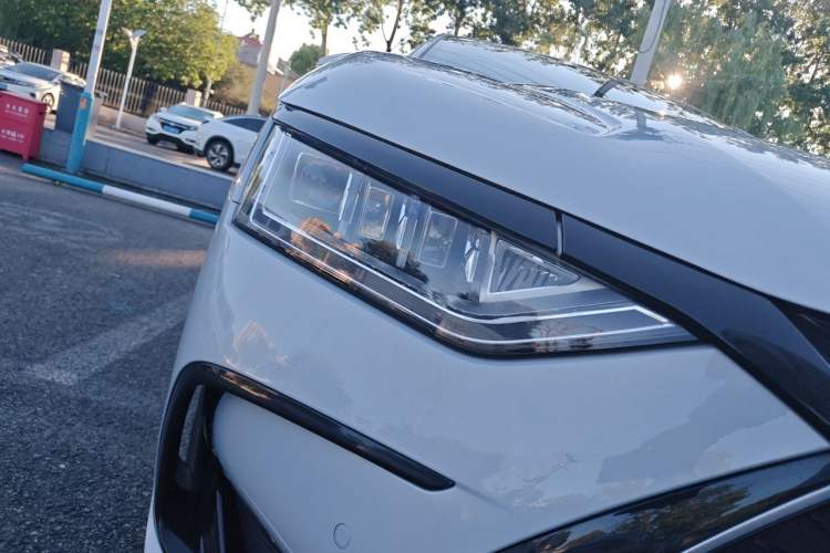 Used BYD Han 2024 DM-i Glory Edition 121KM Elite Model Right Front Headlight