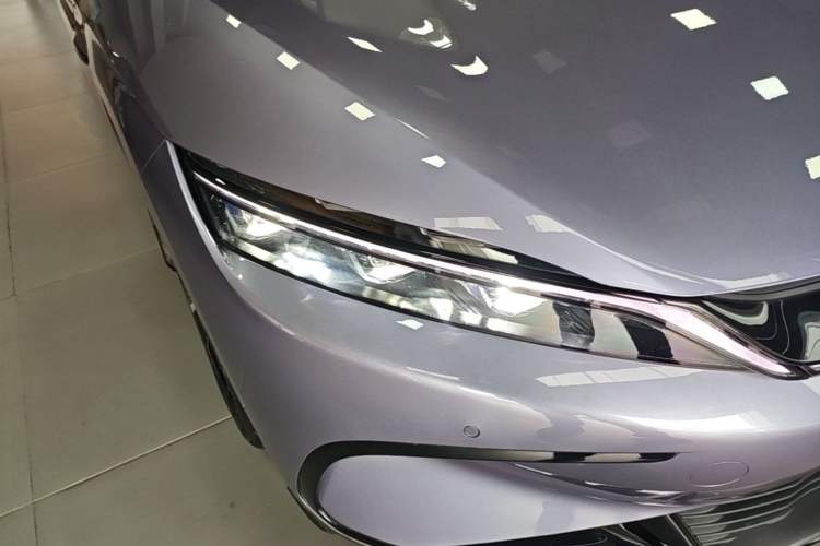 Used BYD Han 2024 EV Glory Edition 715KM Front-Wheel-Drive Flagship Model Right Front Headlight