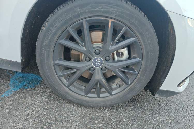 Used BYD Han 2024 DM-i Glory Edition 121KM Elite Model Right Front Wheel Hub