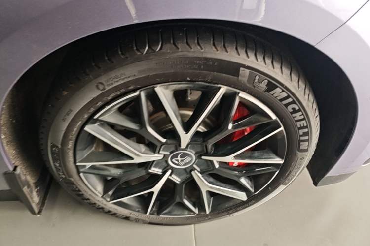 Used BYD Han 2024 EV Glory Edition 715KM Front-Wheel-Drive Flagship Model Right Front Wheel Hub
