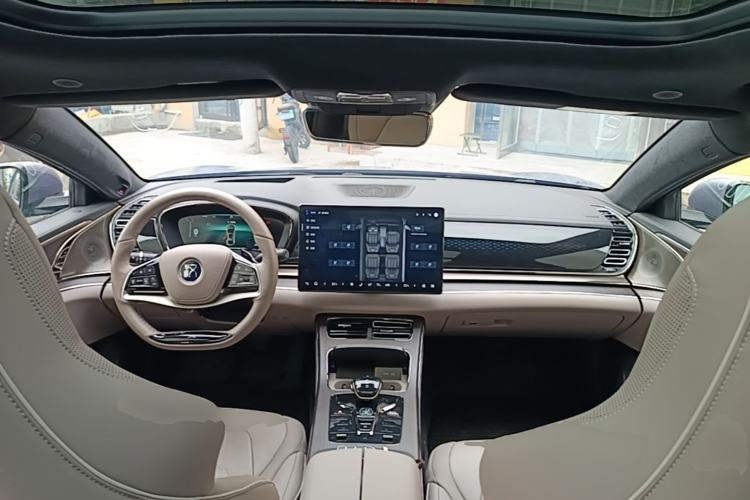 Used BYD Han 2024 EV Glory Edition 610 km All-Wheel Drive "Tian Shen Zhi Jia" Intelligent Driving Model Center Console