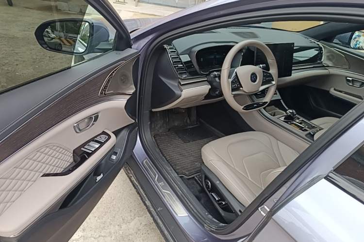 Used BYD Han 2024 EV Glory Edition 610 km All-Wheel Drive "Tian Shen Zhi Jia" Intelligent Driving Model Driver Seat