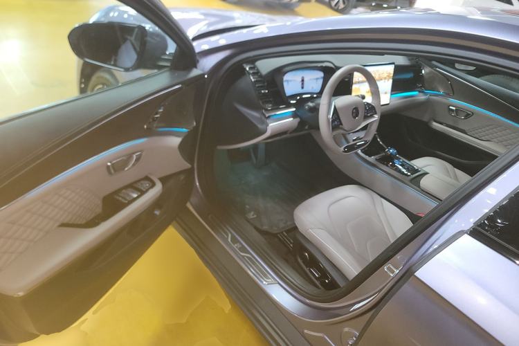 Used BYD Han 2024 EV Glory Edition 610 km All-Wheel Drive "Tian Shen Zhi Jia" Intelligent Driving Model Driver Seat