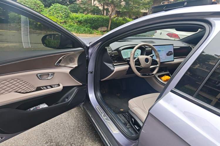 Used BYD Han 2024 EV Glory Edition 610 km All-Wheel Drive "Tian Shen Zhi Jia" Intelligent Driving Model Driver Seat