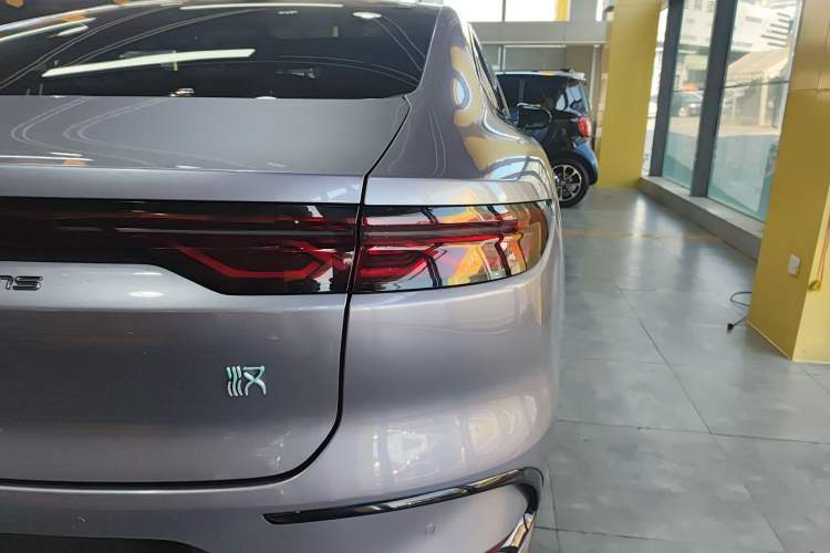 Used BYD Han 2024 EV Glory Edition 715KM Front-Wheel-Drive Flagship Model Exterior 6