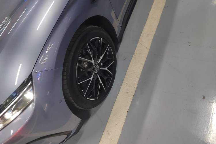Used BYD Han 2024 EV Glory Edition 610 km All-Wheel Drive "Tian Shen Zhi Jia" Intelligent Driving Model Exterior 7