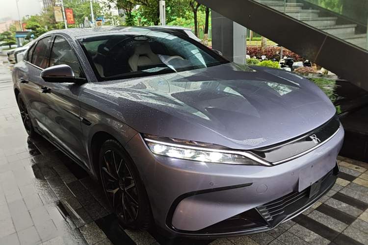 Used BYD Han 2024 EV Glory Edition 610 km All-Wheel Drive "Tian Shen Zhi Jia" Intelligent Driving Model Front Right 45 Deg