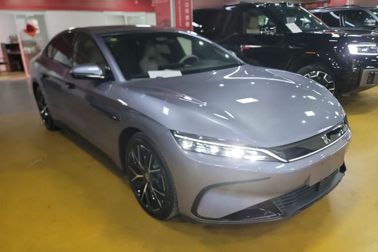 Used BYD Han 2024 EV Glory Edition 610 km All-Wheel Drive "Tian Shen Zhi Jia" Intelligent Driving Model Front Right 45 Deg