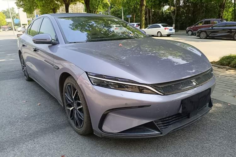 Used BYD Han 2024 EV Glory Edition 610 km All-Wheel Drive "Tian Shen Zhi Jia" Intelligent Driving Model Front Right 45 Deg