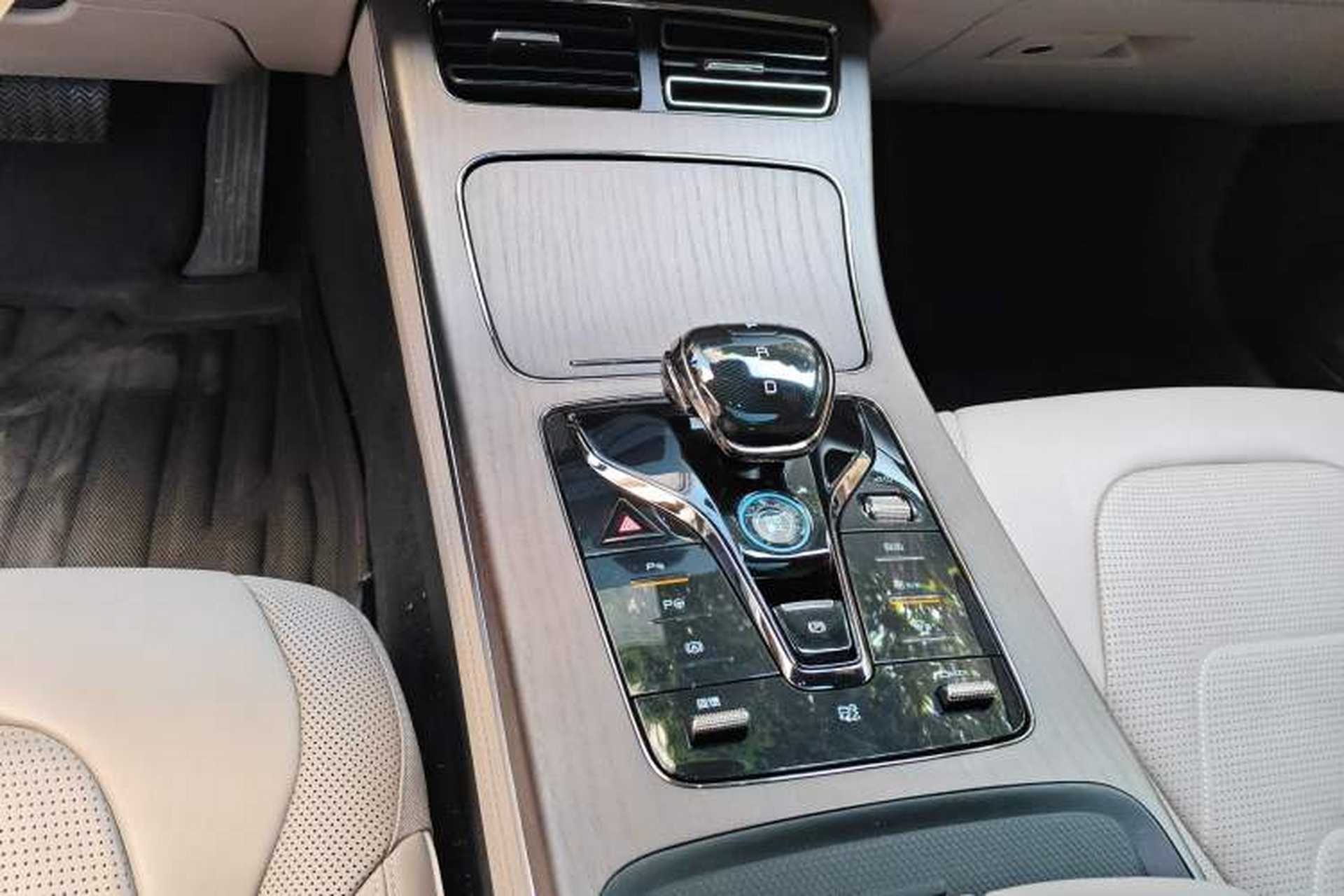 Used BYD Han 2024 EV Glory Edition 610 km All-Wheel Drive "Tian Shen Zhi Jia" Intelligent Driving Model Gear Lever
