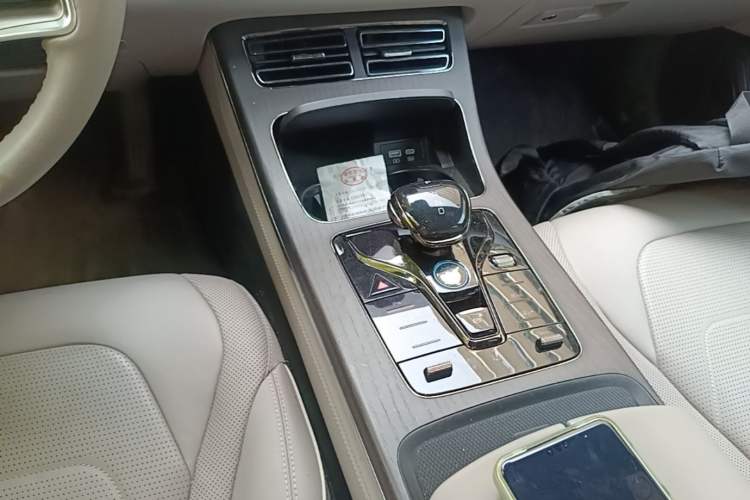 Used BYD Han 2024 EV Glory Edition 610 km All-Wheel Drive "Tian Shen Zhi Jia" Intelligent Driving Model Gear Lever