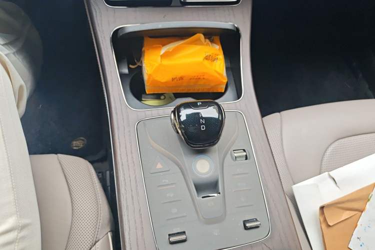 Used BYD Han 2024 EV Glory Edition 610 km All-Wheel Drive "Tian Shen Zhi Jia" Intelligent Driving Model Gear Lever