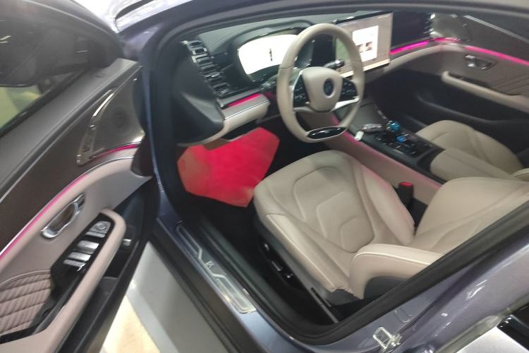 Used BYD Han 2024 EV Glory Edition 610 km All-Wheel Drive "Tian Shen Zhi Jia" Intelligent Driving Model Interior 3