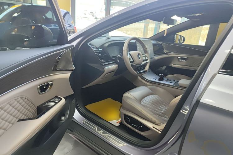 Used BYD Han 2024 EV Glory Edition 715KM Front-Wheel-Drive Flagship Model Interior 3