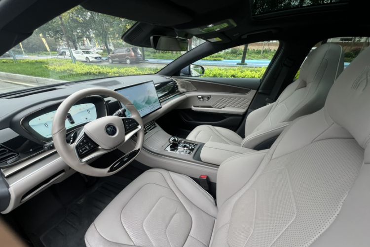Used BYD Han 2024 EV Glory Edition 610 km All-Wheel Drive "Tian Shen Zhi Jia" Intelligent Driving Model Interior 6