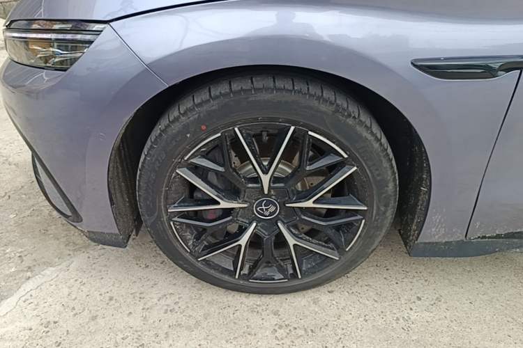 Used BYD Han 2024 EV Glory Edition 610 km All-Wheel Drive "Tian Shen Zhi Jia" Intelligent Driving Model Left Front Wheel Hub