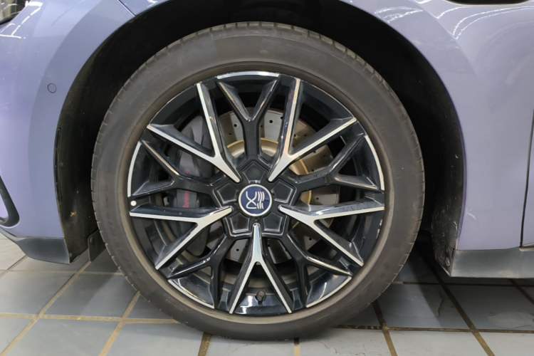 Used BYD Han 2024 EV Glory Edition 610 km All-Wheel Drive "Tian Shen Zhi Jia" Intelligent Driving Model Left Front Wheel Hub