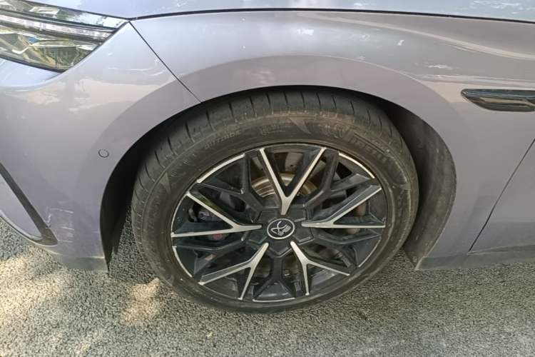 Used BYD Han 2024 EV Glory Edition 610 km All-Wheel Drive "Tian Shen Zhi Jia" Intelligent Driving Model Left Front Wheel Hub