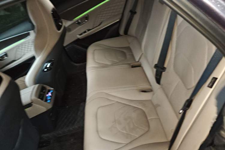 Used BYD Han 2024 EV Glory Edition 610 km All-Wheel Drive "Tian Shen Zhi Jia" Intelligent Driving Model Left Rear Seat