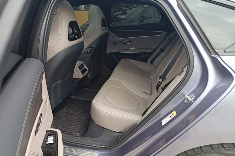 Used BYD Han 2024 EV Glory Edition 610 km All-Wheel Drive "Tian Shen Zhi Jia" Intelligent Driving Model Left Rear Seat