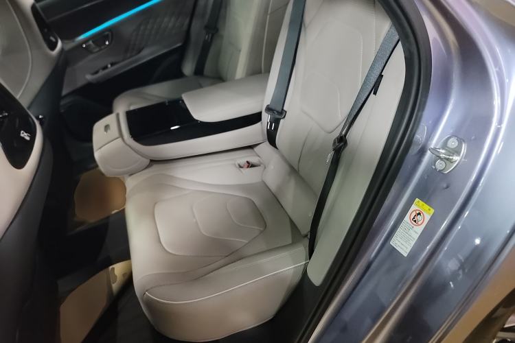 Used BYD Han 2024 EV Glory Edition 610 km All-Wheel Drive "Tian Shen Zhi Jia" Intelligent Driving Model Left Rear Seat
