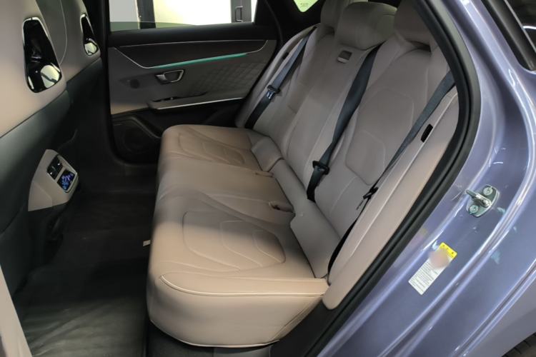 Used BYD Han 2024 EV Glory Edition 610 km All-Wheel Drive "Tian Shen Zhi Jia" Intelligent Driving Model Left Rear Seat