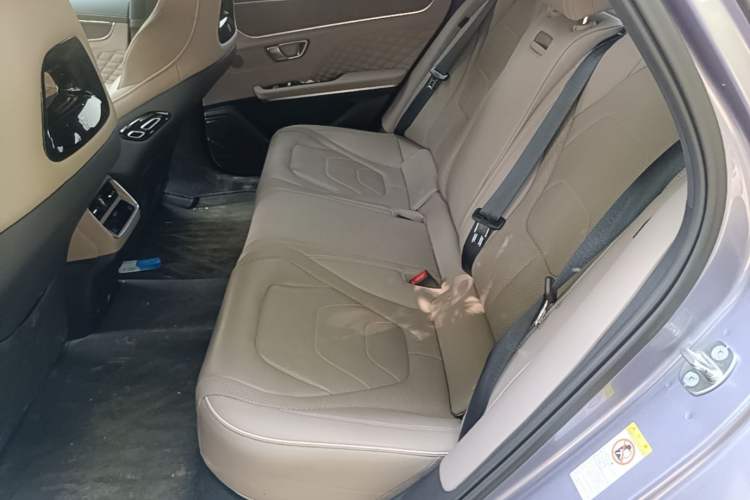 Used BYD Han 2024 EV Glory Edition 610 km All-Wheel Drive "Tian Shen Zhi Jia" Intelligent Driving Model Left Rear Seat