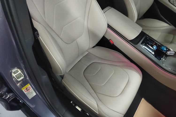 Used BYD Han 2024 EV Glory Edition 610 km All-Wheel Drive "Tian Shen Zhi Jia" Intelligent Driving Model Right Front Seat