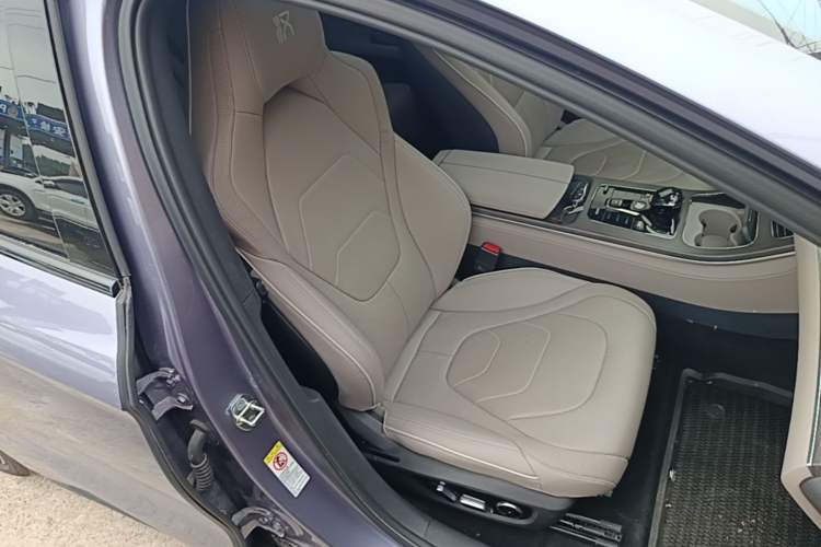 Used BYD Han 2024 EV Glory Edition 610 km All-Wheel Drive "Tian Shen Zhi Jia" Intelligent Driving Model Right Front Seat