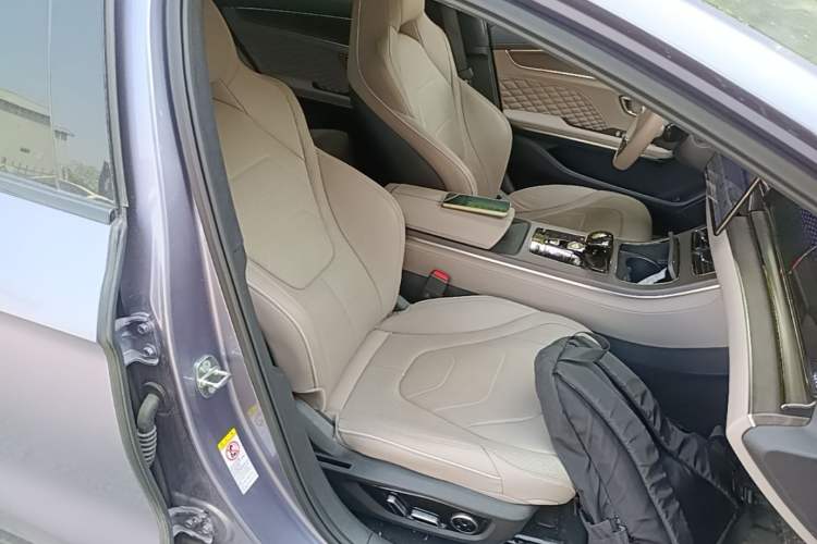 Used BYD Han 2024 EV Glory Edition 610 km All-Wheel Drive "Tian Shen Zhi Jia" Intelligent Driving Model Right Front Seat