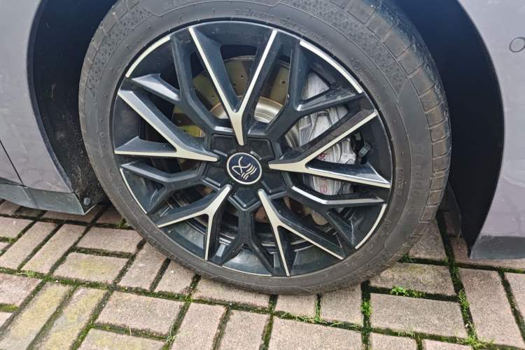 Used BYD Han 2024 EV Glory Edition 610 km All-Wheel Drive "Tian Shen Zhi Jia" Intelligent Driving Model Right Front Wheel Hub
