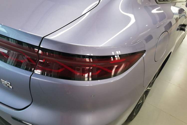 Used BYD Han 2024 EV Glory Edition 715KM Front-Wheel-Drive Flagship Model Right Rear Taillight