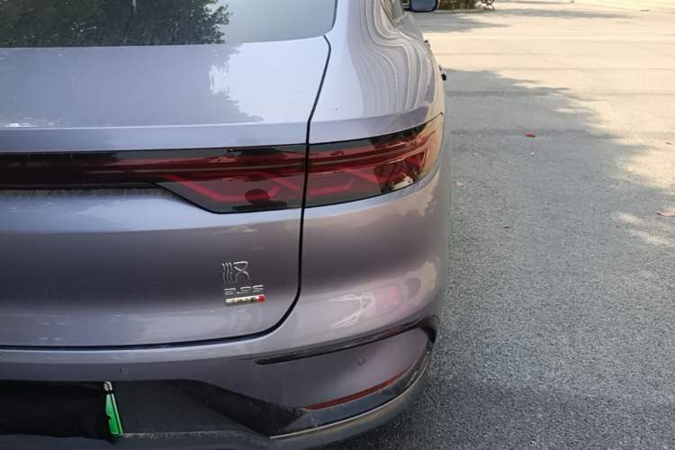 Used BYD Han 2024 EV Glory Edition 610 km All-Wheel Drive "Tian Shen Zhi Jia" Intelligent Driving Model Right Rear Taillight