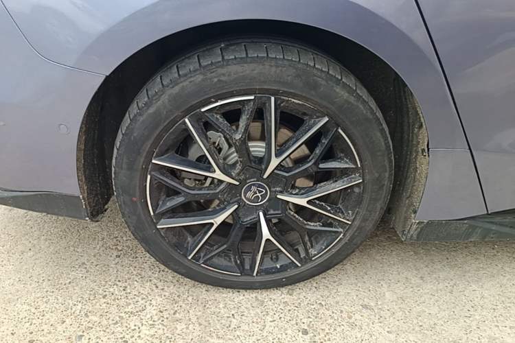 Used BYD Han 2024 EV Glory Edition 610 km All-Wheel Drive "Tian Shen Zhi Jia" Intelligent Driving Model Right Rear Wheel Hub