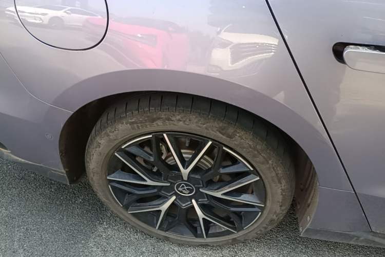 Used BYD Han 2024 EV Glory Edition 610 km All-Wheel Drive "Tian Shen Zhi Jia" Intelligent Driving Model Right Rear Wheel Hub