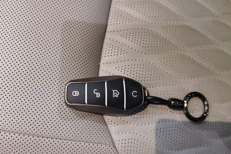 Used BYD Han 2024 EV Glory Edition 715KM Front-Wheel-Drive Flagship Model Vehicle Key
