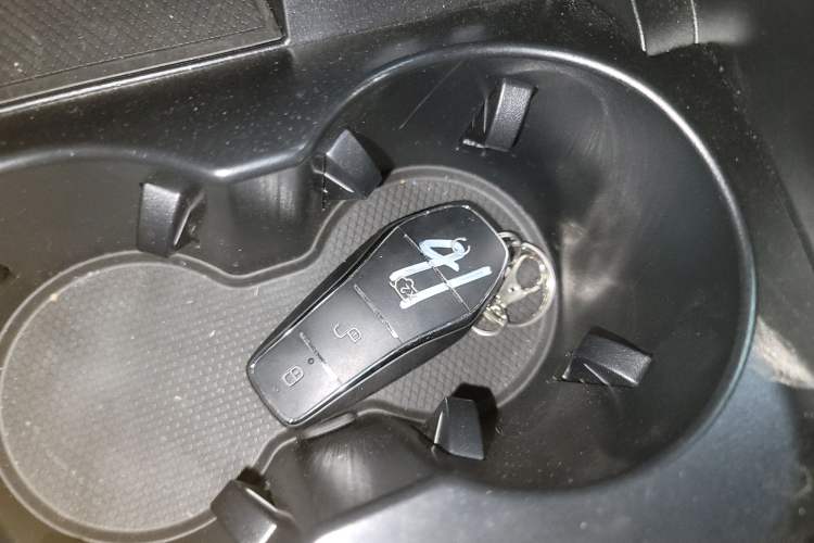 Used BYD Han 2024 EV Glory Edition 610 km All-Wheel Drive "Tian Shen Zhi Jia" Intelligent Driving Model Vehicle Key