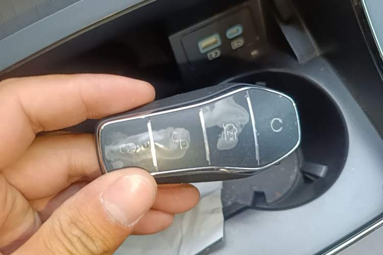 Used BYD Han 2024 EV Glory Edition 610 km All-Wheel Drive "Tian Shen Zhi Jia" Intelligent Driving Model Vehicle Key