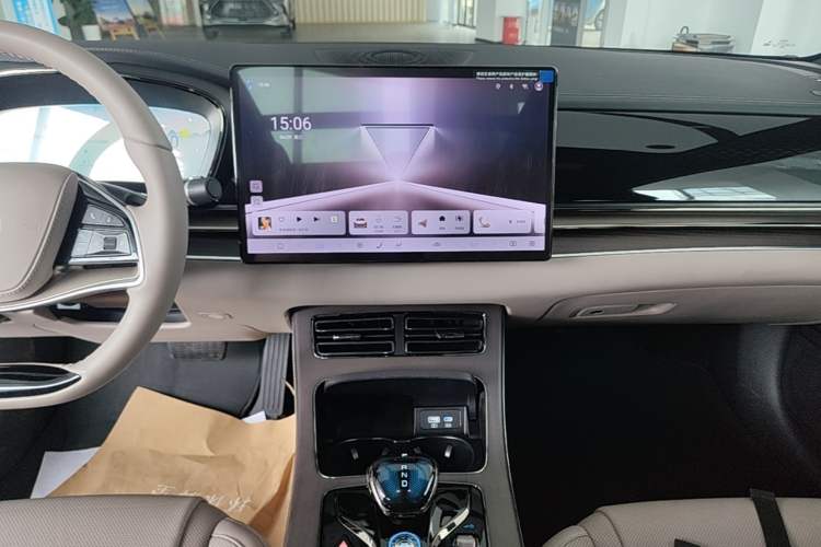 Used BYD Han 2024 DM-i Glory Edition 200KM Flagship Model Audio And AC Panel