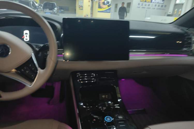 Used BYD Han 2024 EV Glory Edition 605KM Front-Wheel-Drive Premium Model Audio And AC Panel
